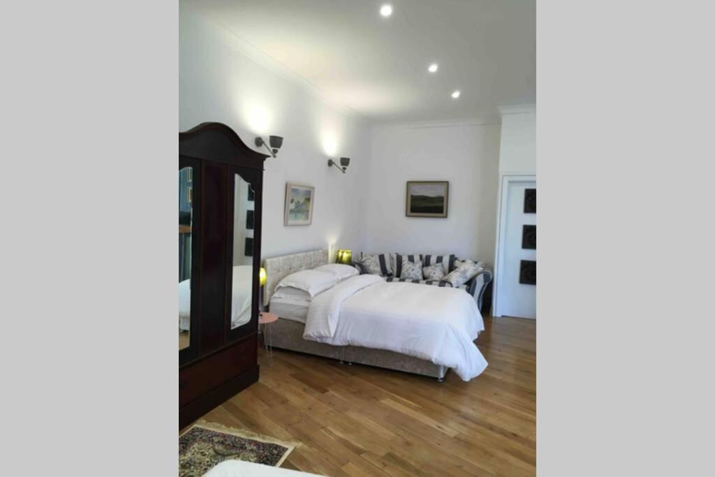 The Loft @ Clifden Bay Apartments Bagian luar foto