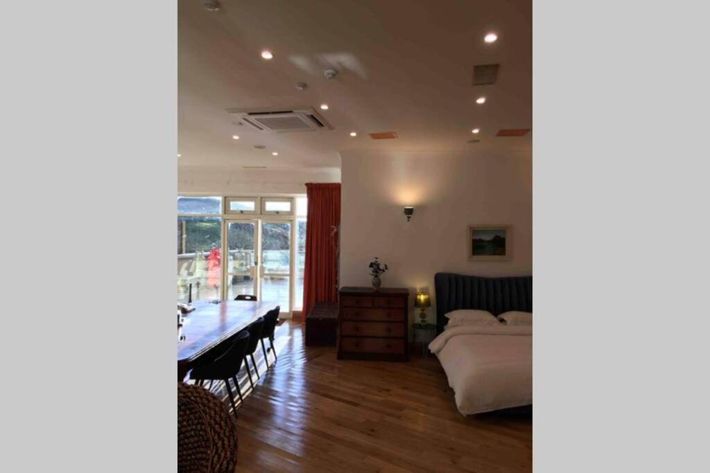 The Loft @ Clifden Bay Apartments Bagian luar foto