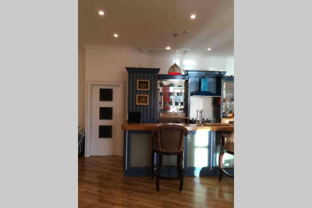 The Loft @ Clifden Bay Apartments Bagian luar foto